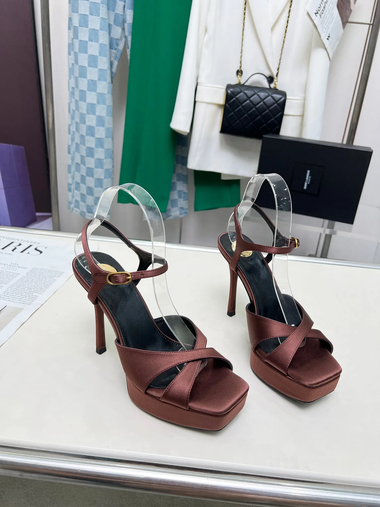 👟👟Ex-factory price 640👟👟 Saint Laurent YSL Saint Laurent sandals Upper: sheepskin surface Size 35-42 (42 is custom-made and non-returnable) Heel height 8.5cm Water platform height 2.5cm Leather outsole 2642-12
